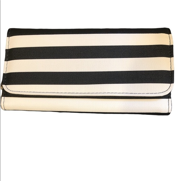 Kut From The Kloth‎ Wallet - Picture 1 of 4